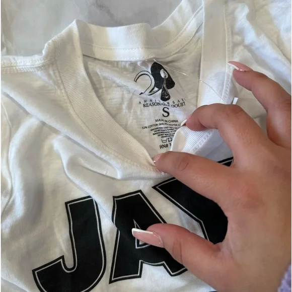 BUNDLE 2 ITEMS FOR $8✨
LAST PRICE🍒🤍 JAY-Z Reasonable doubt album cover top ✨ - Picture 9 of 9